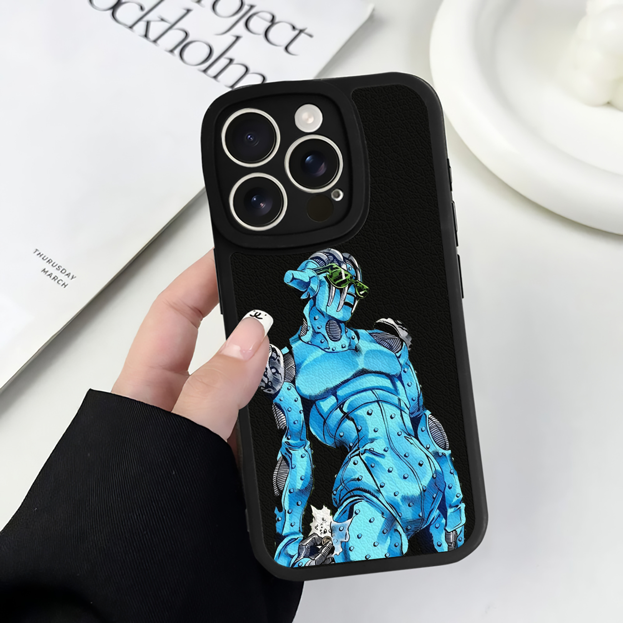 （画像用） ジョジョの奇妙な冒険 JoJo's Bizarre Adventure 【iPhone 16シリーズ対応】シリコンスマホケース（レザー調） 材質：シリコン
